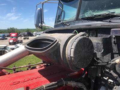 Peterbilt 386 Air Cleaner / Air Filter Housing