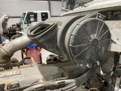 Peterbilt 386 Air Cleaner / Air Filter Housing