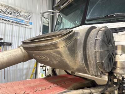 Peterbilt 386 Air Cleaner / Air Filter Housing