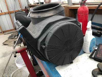 Peterbilt 387 Air Cleaner / Air Filter Housing