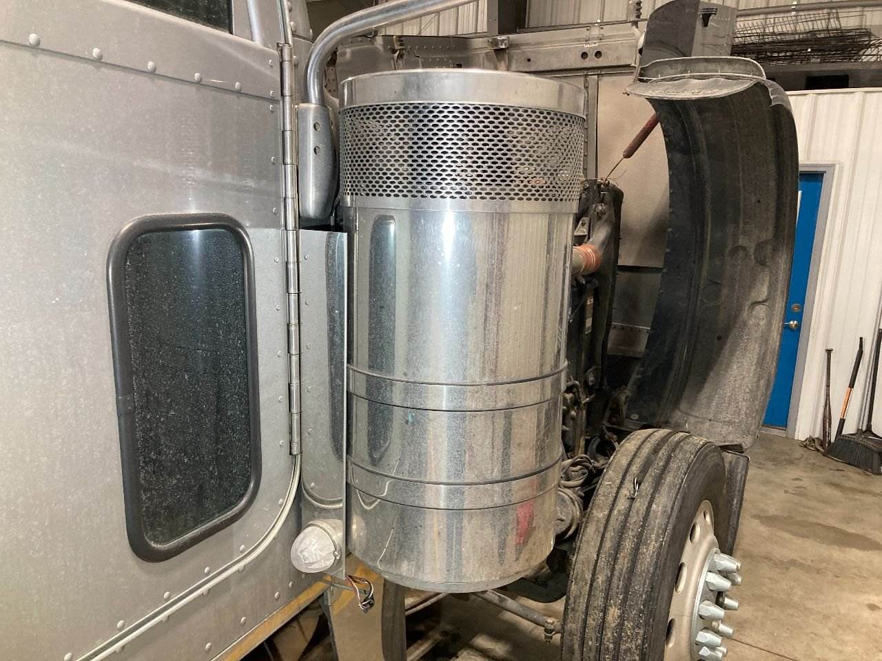 2012 Peterbilt 389 Air Cleaner / Air Filter Housing For Sale Sioux