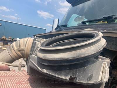 Peterbilt 567 Air Cleaner / Air Filter Housing