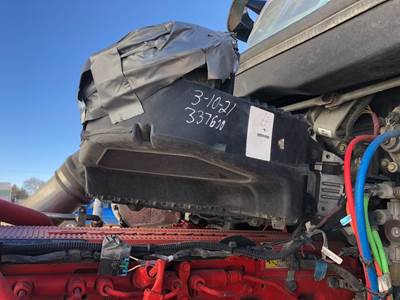 Peterbilt 579 Air Cleaner / Air Filter Housing