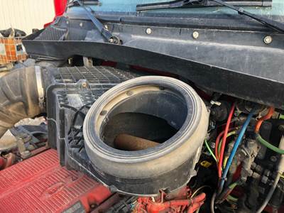 Peterbilt 579 Air Cleaner / Air Filter Housing
