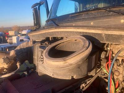 Peterbilt 579 Air Cleaner / Air Filter Housing