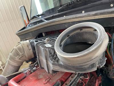 Peterbilt 579 Air Cleaner / Air Filter Housing