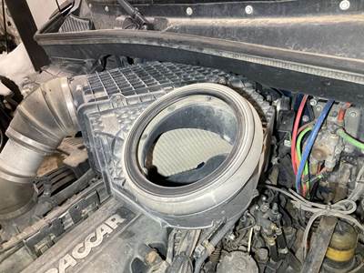 Peterbilt 579 Air Cleaner / Air Filter Housing