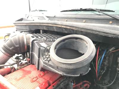 Peterbilt 579 Air Cleaner / Air Filter Housing