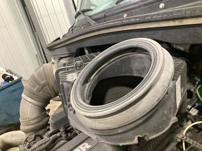 Peterbilt 579 Air Cleaner / Air Filter Housing