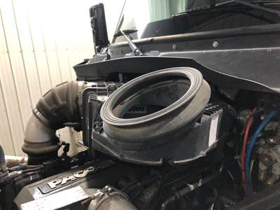 Peterbilt 579 Air Cleaner / Air Filter Housing