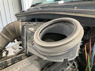 Peterbilt 579 Air Cleaner / Air Filter Housing