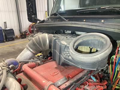 Peterbilt 579 Air Cleaner / Air Filter Housing