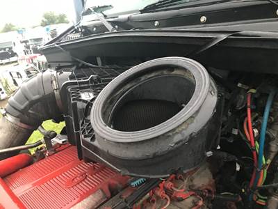 Peterbilt 579 Air Cleaner / Air Filter Housing