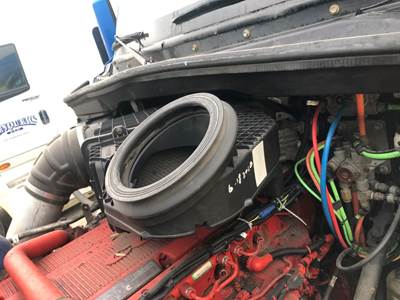 Peterbilt 579 Air Cleaner / Air Filter Housing