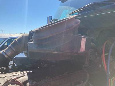 Peterbilt 579 Air Cleaner / Air Filter Housing