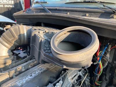Peterbilt 579 Air Cleaner / Air Filter Housing