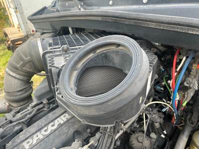 Peterbilt 579 Air Cleaner / Air Filter Housing