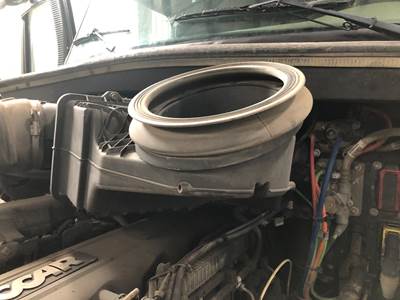 Peterbilt 579 Air Cleaner / Air Filter Housing