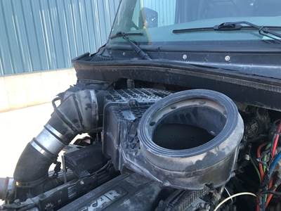 Peterbilt 579 Air Cleaner / Air Filter Housing