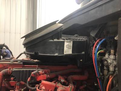 Peterbilt 579 Air Cleaner / Air Filter Housing