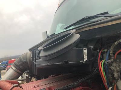 Peterbilt 579 Air Cleaner / Air Filter Housing