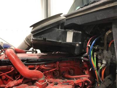 Peterbilt 579 Air Cleaner / Air Filter Housing