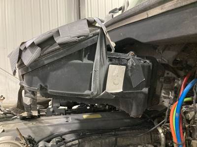 Peterbilt 579 Air Cleaner / Air Filter Housing