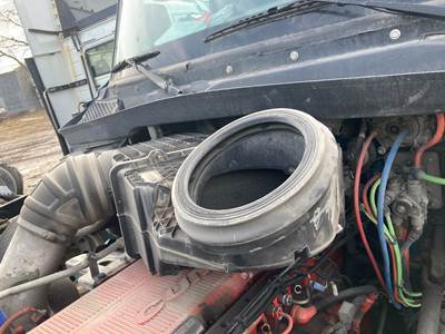 Peterbilt 579 Air Cleaner / Air Filter Housing