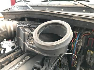 Peterbilt 579 Air Cleaner / Air Filter Housing