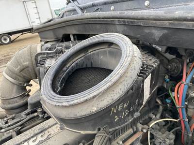 Peterbilt 579 Air Cleaner / Air Filter Housing