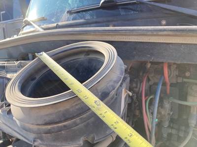 Peterbilt 579 Air Cleaner / Air Filter Housing