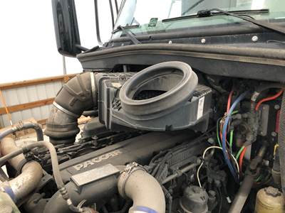 Peterbilt 579 Air Cleaner / Air Filter Housing