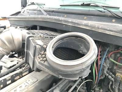 Peterbilt 579 Air Cleaner / Air Filter Housing