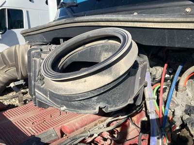 Peterbilt 579 Air Cleaner / Air Filter Housing