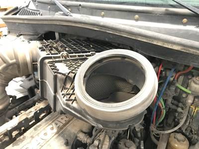 Peterbilt 579 Air Cleaner / Air Filter Housing