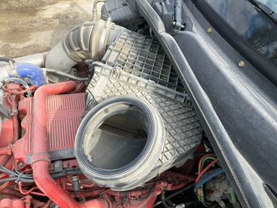 Peterbilt 579 Air Cleaner / Air Filter Housing