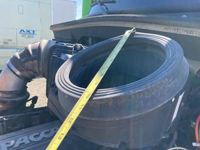 Peterbilt 579 Air Cleaner / Air Filter Housing