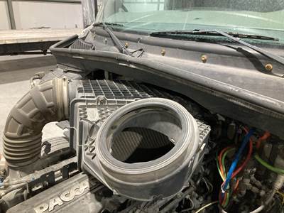 Peterbilt 579 Air Cleaner / Air Filter Housing