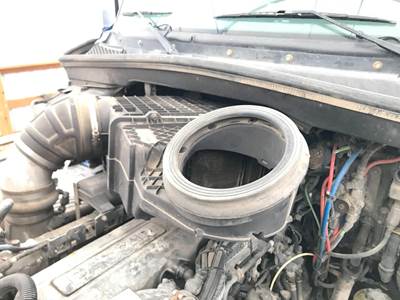 Peterbilt 579 Air Cleaner / Air Filter Housing