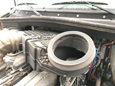 Peterbilt 579 Air Cleaner / Air Filter Housing