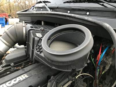 Peterbilt 579 Air Cleaner / Air Filter Housing