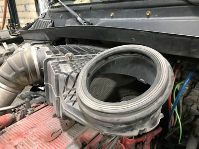 Peterbilt 579 Air Cleaner / Air Filter Housing
