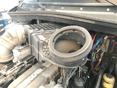 Peterbilt 579 Air Cleaner / Air Filter Housing
