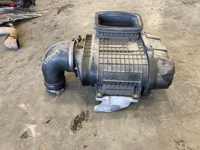 Peterbilt 579 Air Cleaner / Air Filter Housing