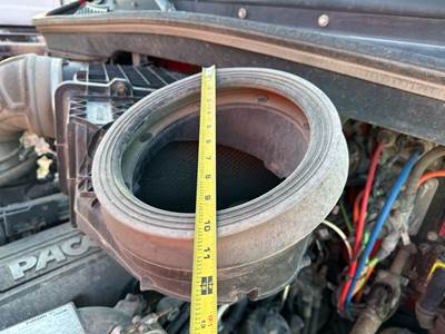 Peterbilt 579 Air Cleaner / Air Filter Housing