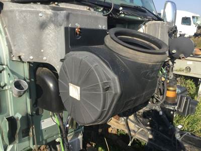 Peterbilt 587 Air Cleaner / Air Filter Housing