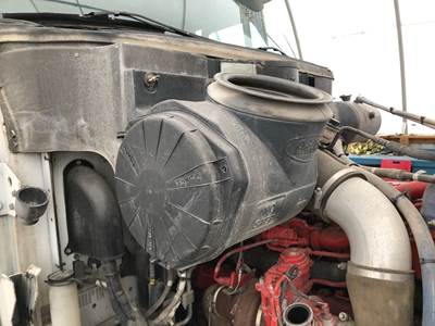 Peterbilt 587 Air Cleaner / Air Filter Housing