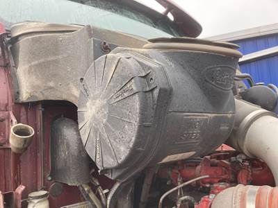 Peterbilt 587 Air Cleaner / Air Filter Housing