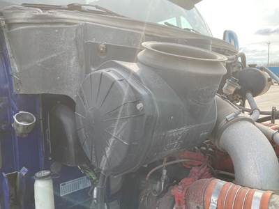 Peterbilt 587 Air Cleaner / Air Filter Housing