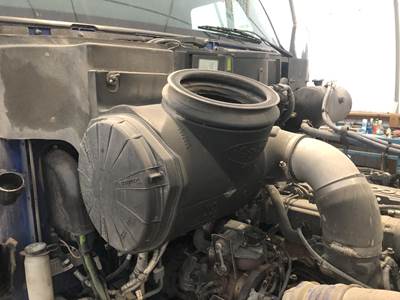 Peterbilt 587 Air Cleaner / Air Filter Housing